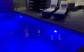 Jully Apartment With Swimming Pool